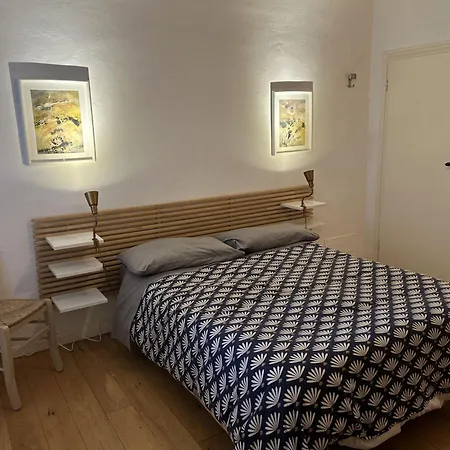 Apartment Frescos House