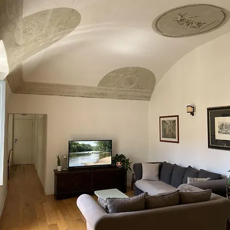 Frescos House